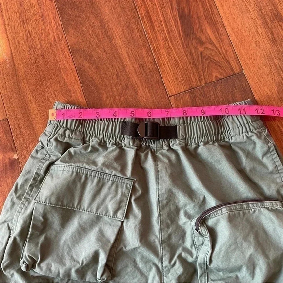 Aritzia TNA Cargo High Waisted Shorts Army Green Black Pocket Gorpcore XXS - Picture 9 of 10